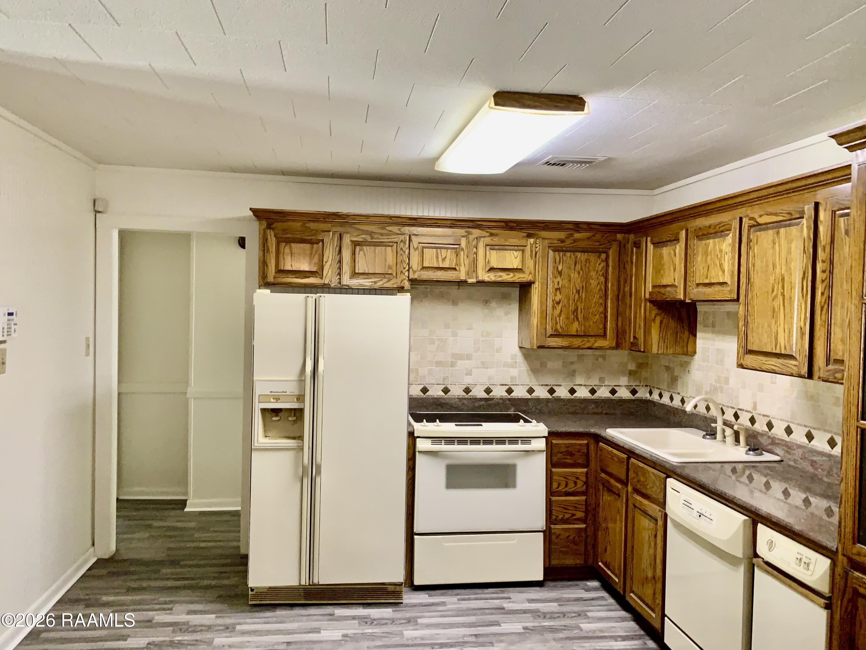 2902 Sugar Mill Road New Iberia, LA 70563 - Photo 6 of 31 All Appliances plus Compactor