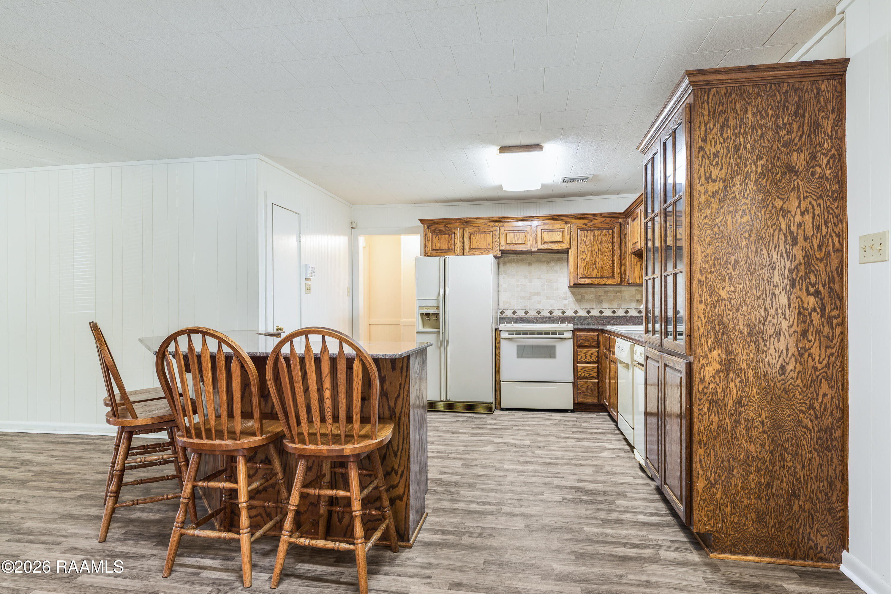 2902 Sugar Mill Road New Iberia, LA 70563 - Photo 10 of 31 Glass door pantry