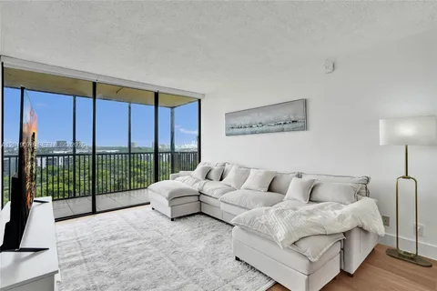 $425,000 | 20379 West Country Club Drive, Unit 1440, Aventura, FL 33180