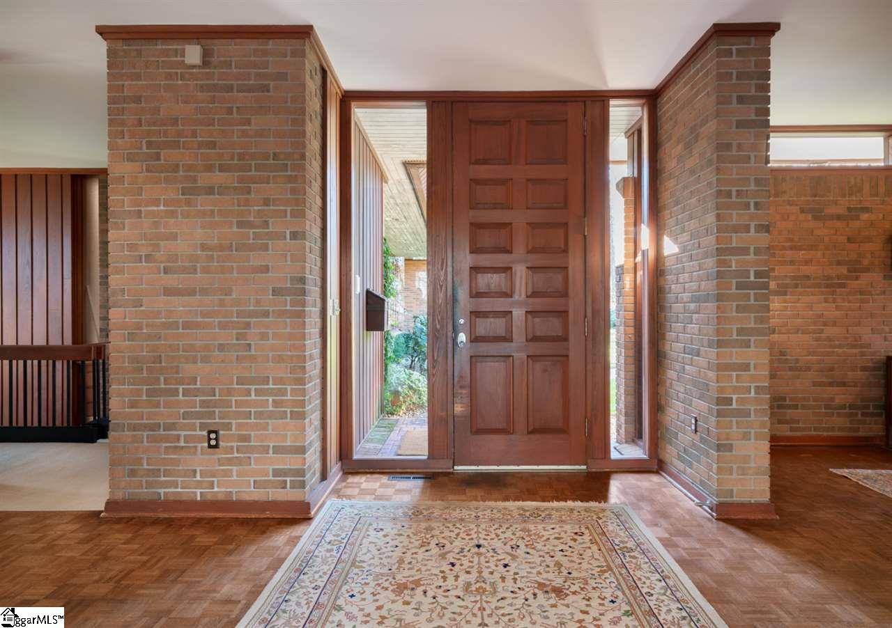 402 Huntington Road Greenville, SC 29615 - Photo 3 of 36