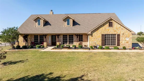 a view of a house with swimming pool and a yard