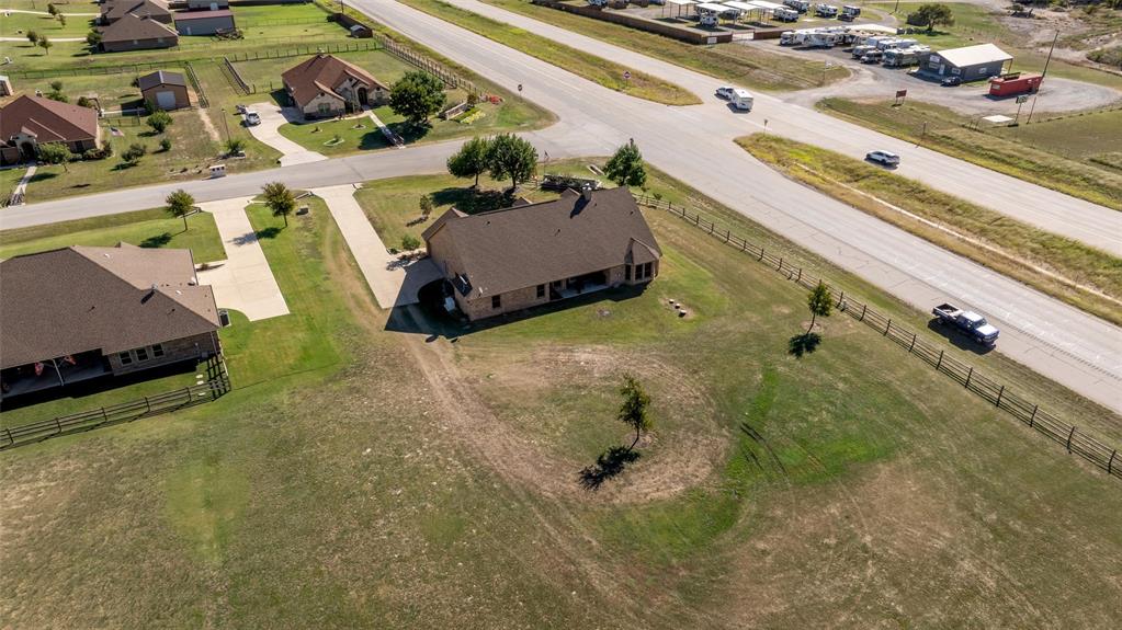109 Highland Hills Boulevard Decatur, TX 76234 - Photo 33 of 36 a bathroom with a tub