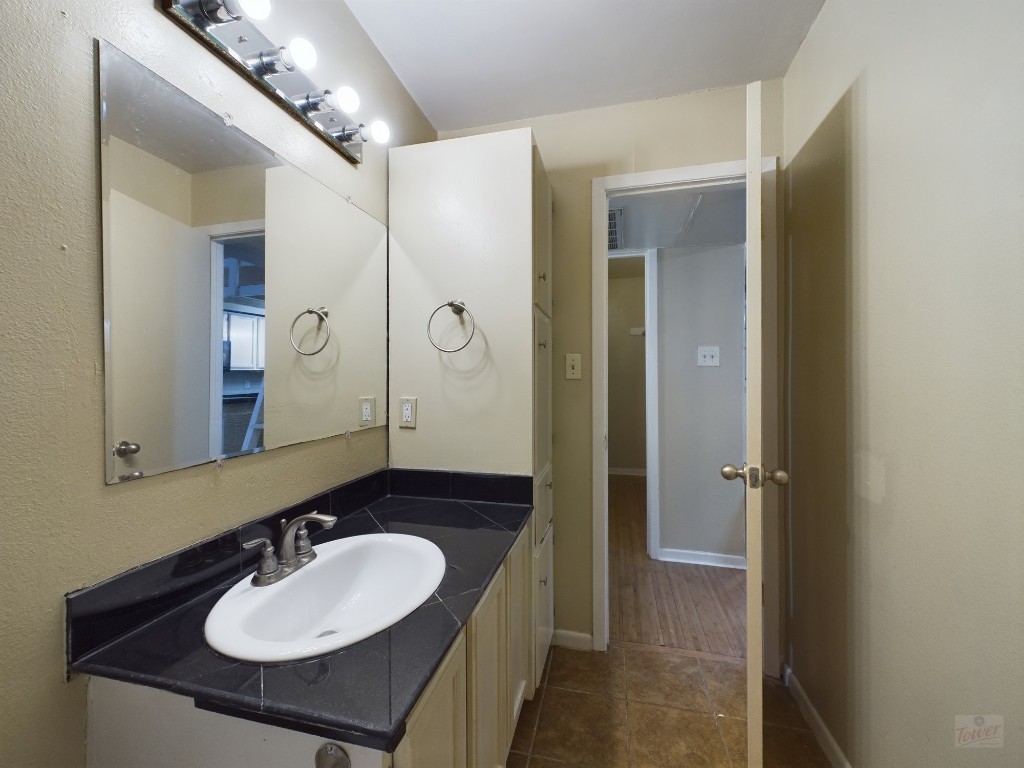 1000 West 26th Street, Unit 210 Austin, TX 78705 - Photo 13 of 19 a bathroom with a sink and a mirror