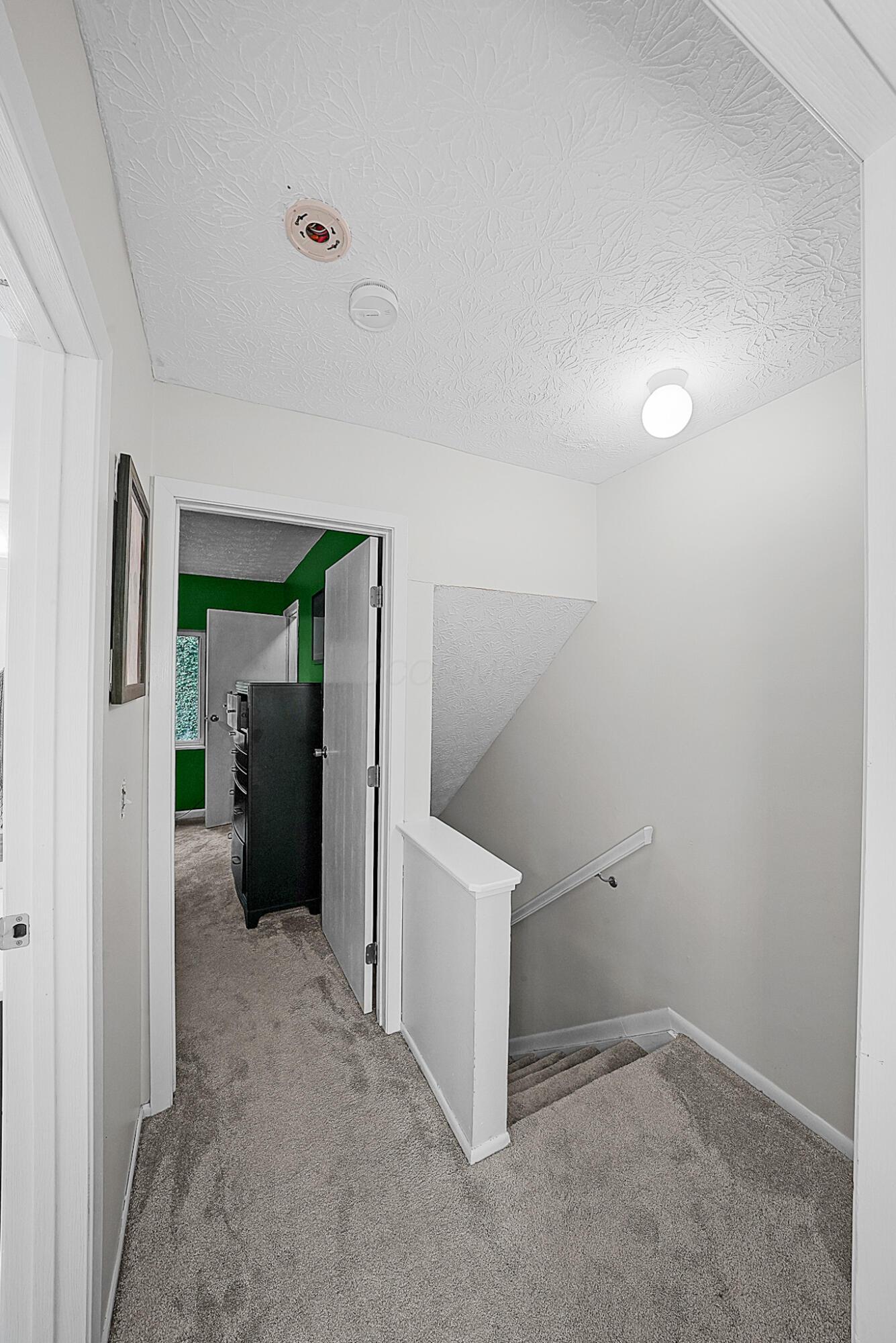 3754 Canon Ridge Place Columbus, OH 43230 - Photo 17 of 30 Hallway to guest bedroom/Office
