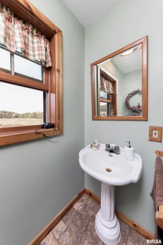 $2,100,000 | 1066 County Road 1150 North, Henry, IL 61537