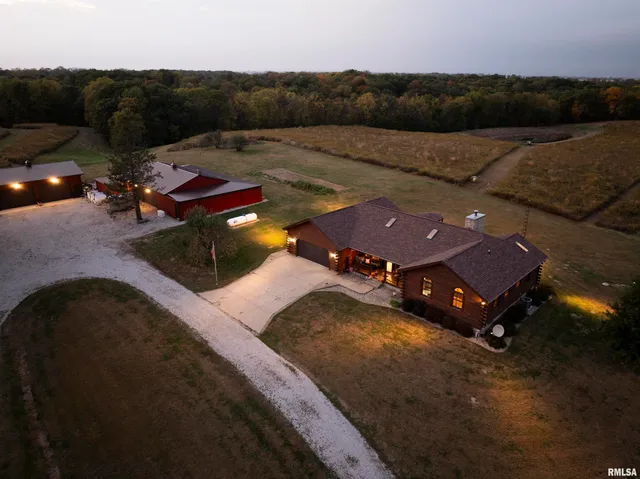 $2,100,000 | 1066 County Road 1150 North, Henry, IL 61537