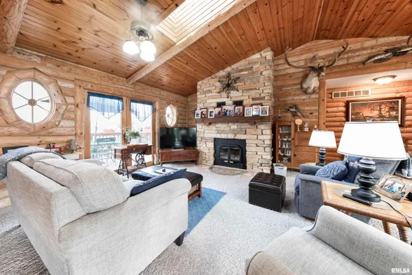 $1,900,000 | 1066 County Road 1150 North, Henry, IL 61537