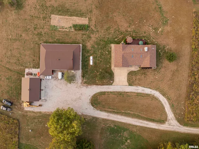 $2,100,000 | 1066 County Road 1150 North, Henry, IL 61537