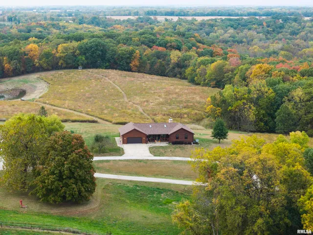 $2,100,000 | 1066 County Road 1150 North, Henry, IL 61537