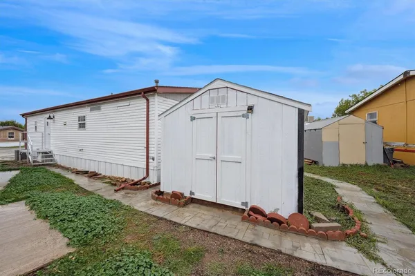 a view of a back yard of the house