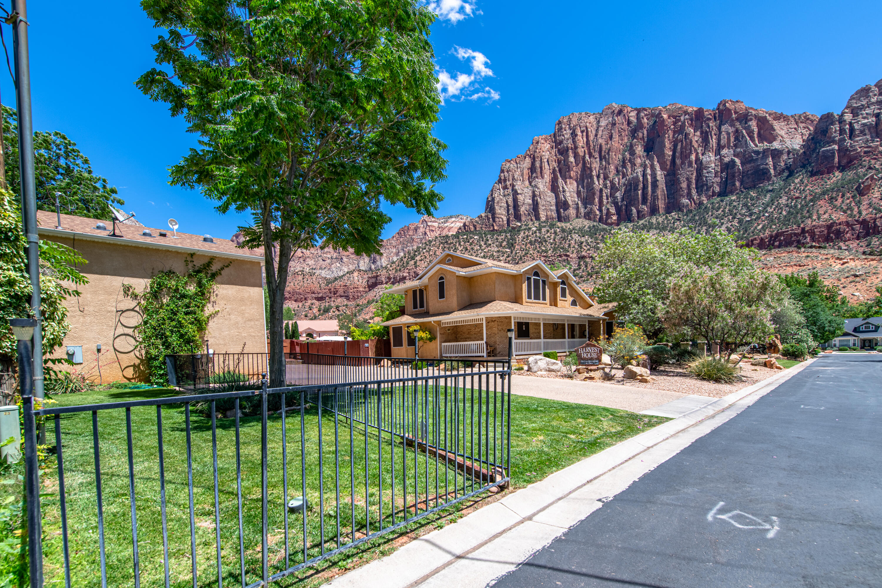 29 Canyon View Drive Springdale, UT 84767 - Photo 4 of 67 Front far left