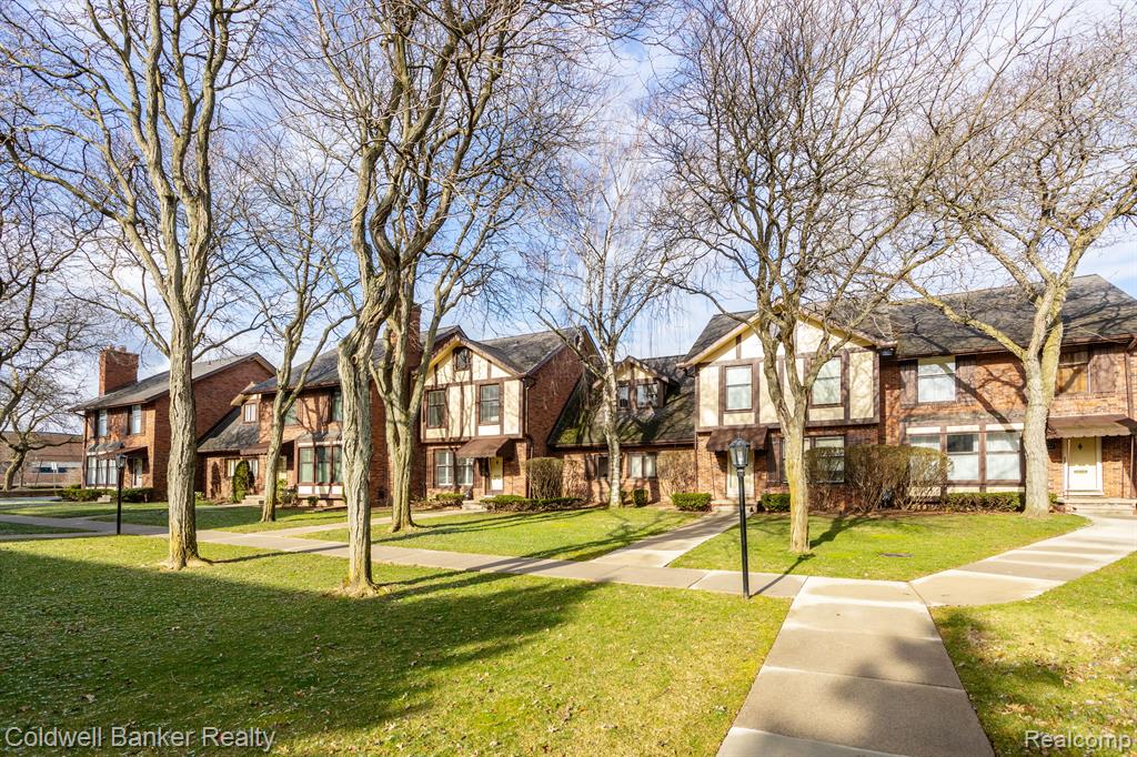 1792 Vernier Road Grosse Pointe Woods, MI 48236 - Photo 2 of 26