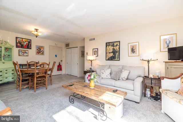 $180,000 | 1610 The Fairway, Unit 304W, Rydal, PA 19046