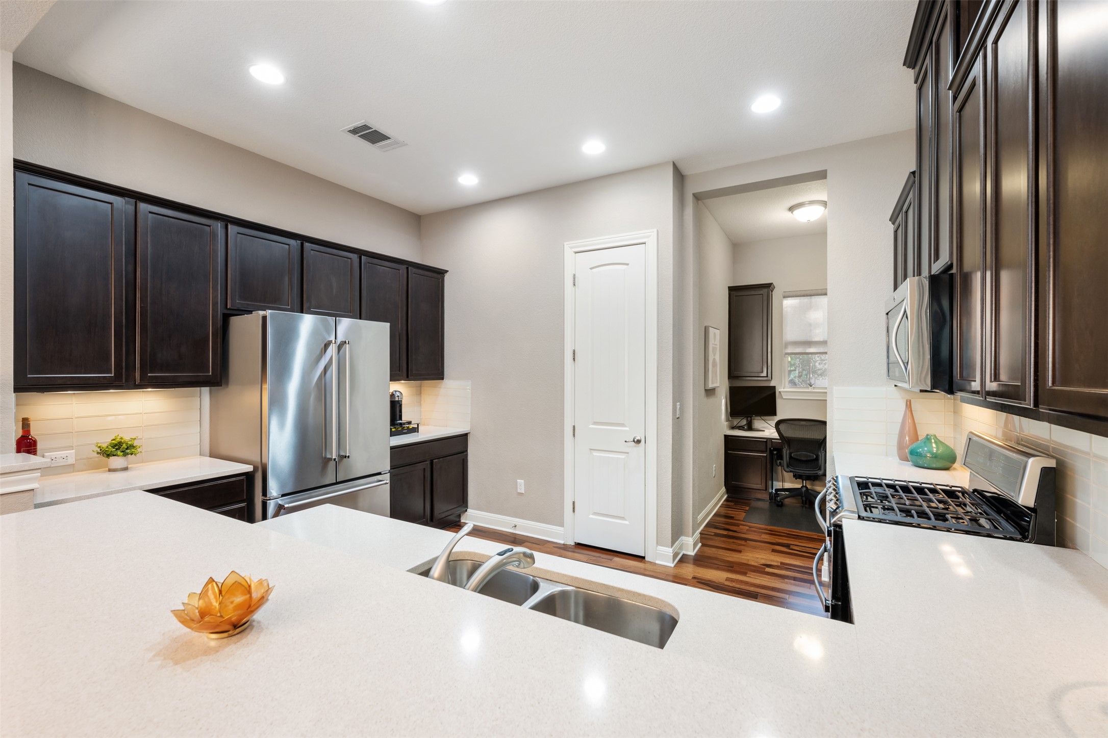 2505 Hopsack Mills Road Austin, TX 78748 - Photo 10 of 40 Plenty of counter space!