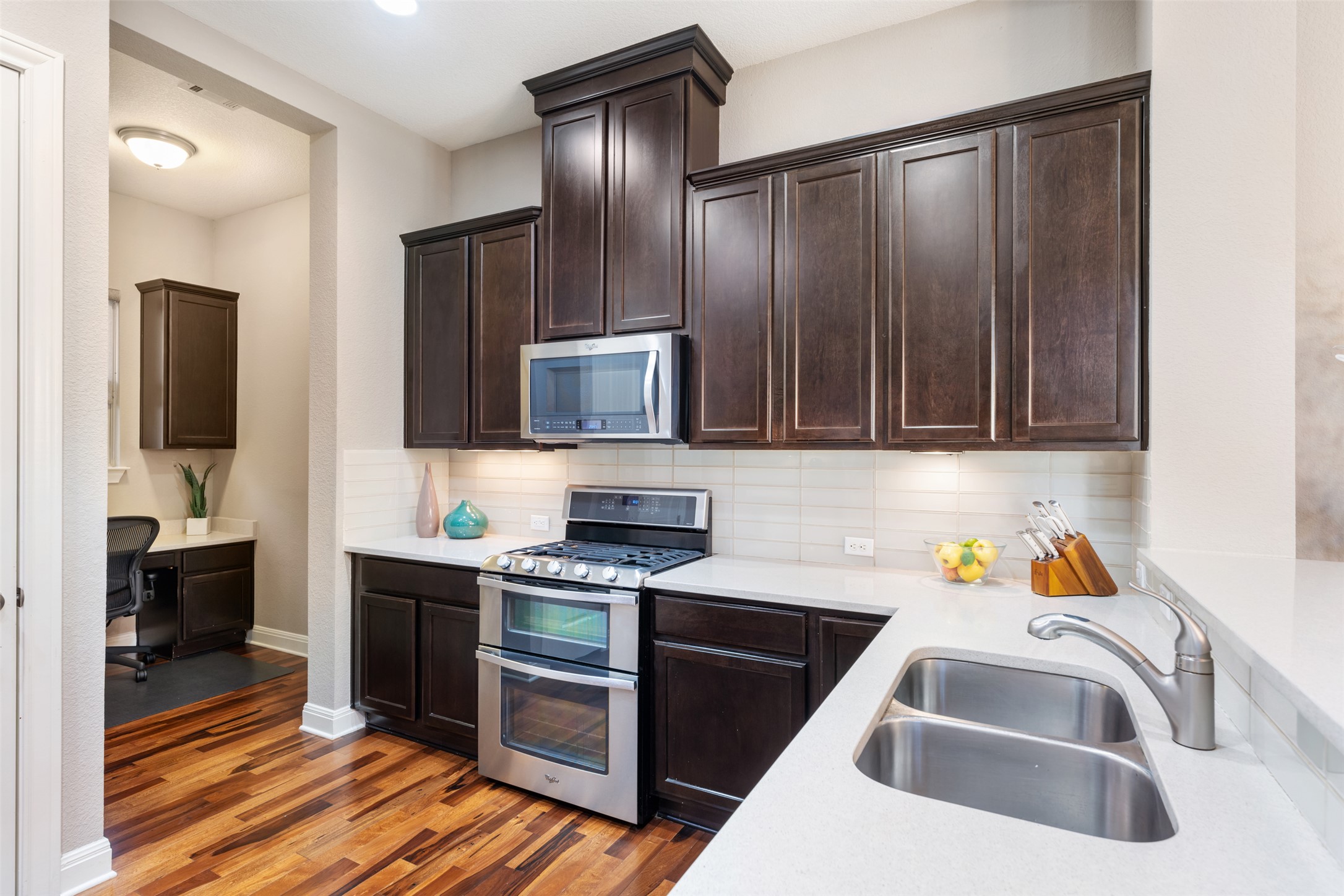 2505 Hopsack Mills Road Austin, TX 78748 - Photo 11 of 40 Stainless steel appliances.