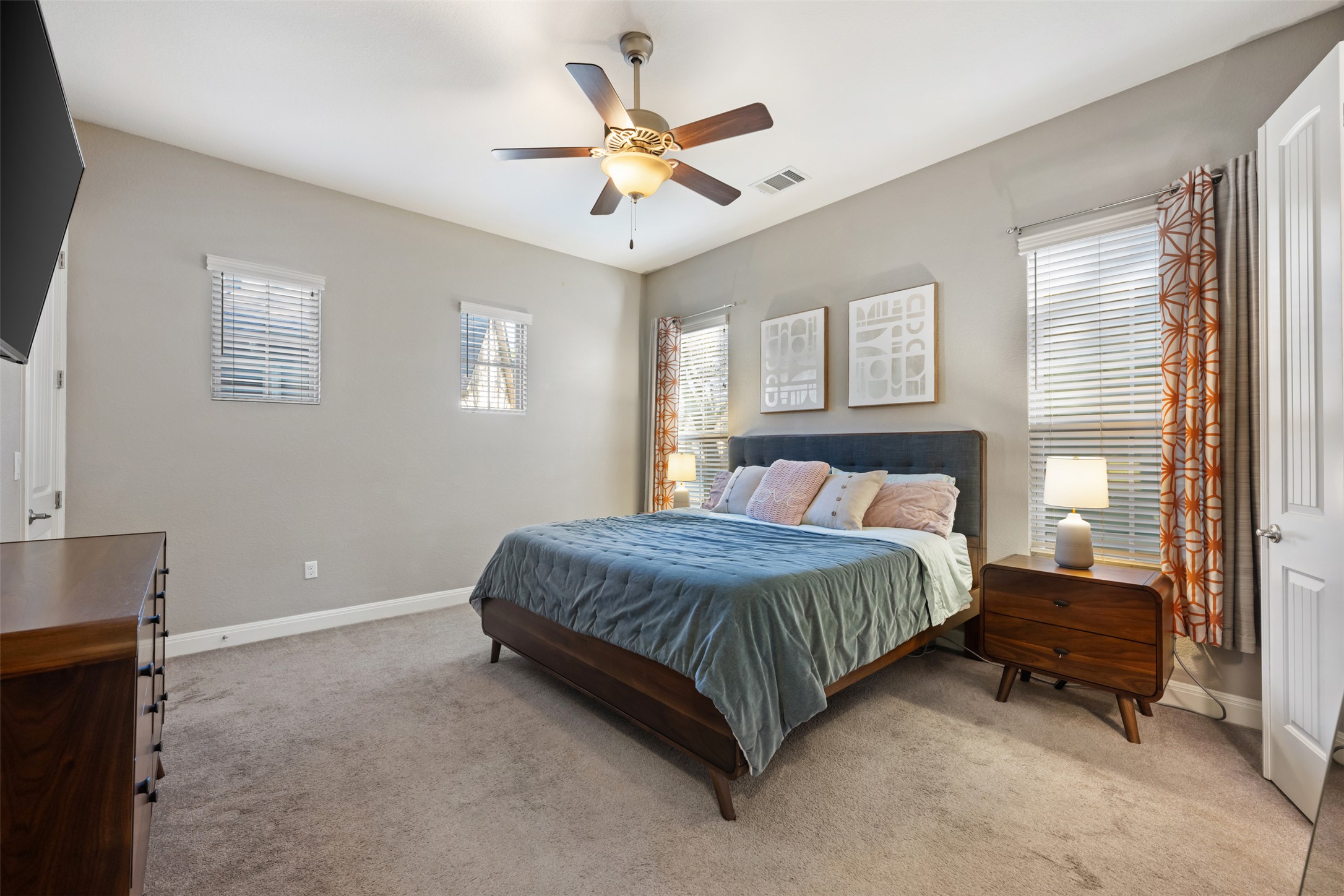 2505 Hopsack Mills Road Austin, TX 78748 - Photo 17 of 40 Very spacious & private primary bedroom retreat tucked away on the main level.