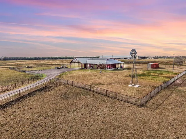 $885,000 | 1050 County Road 5025, Leonard, TX 75452
