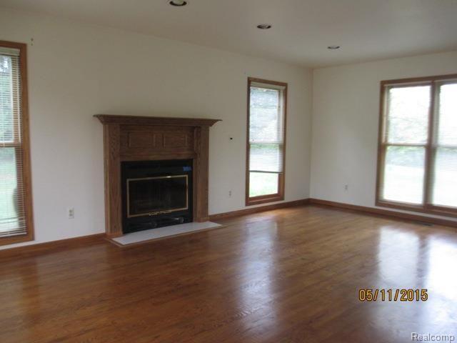 1940 Moffat Road Leonard, MI 48367 - Photo 9 of 19