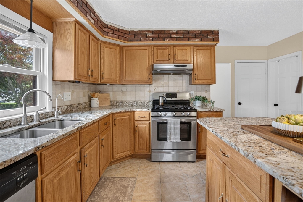 23 Hazel Street Methuen, MA 01844 - Photo 12 of 35