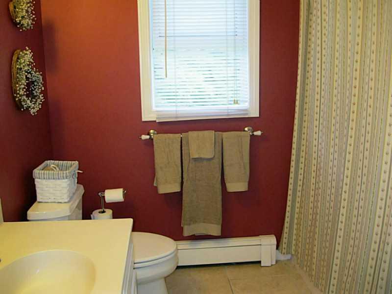 61 Stuart Street Portland, ME 04103 - Photo 12 of 33 Bathroom. 1st floor full bathroom