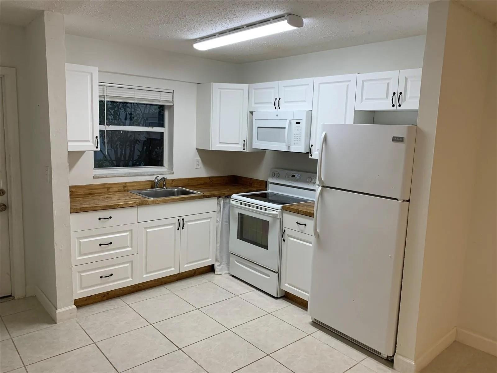 3502 Riverside Drive Coral Springs, FL 33065 - Photo 9 of 16 Photo 9