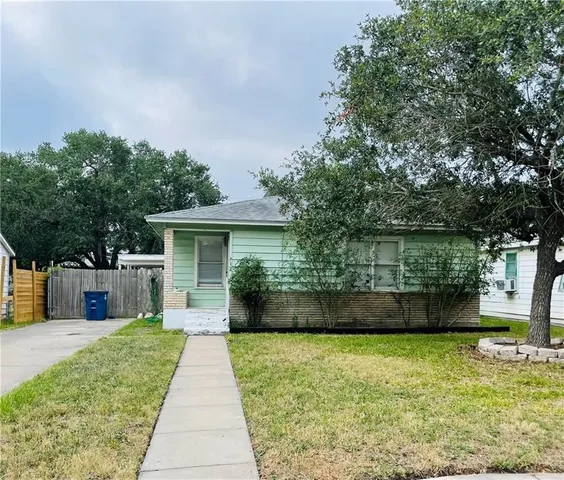 $139,000 | 912 East Fulton Street, Sinton, TX 78387