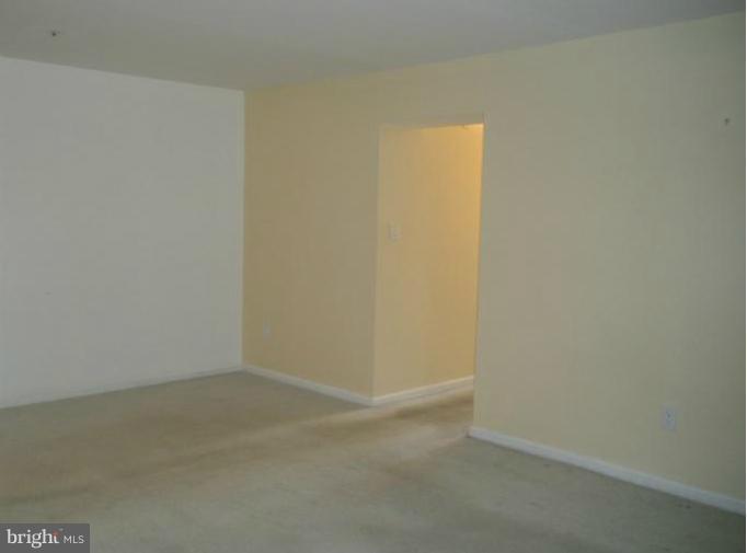 8348 Montgomery Run Road, Unit F Ellicott City, MD 21043 - Photo 2 of 20 Living Room