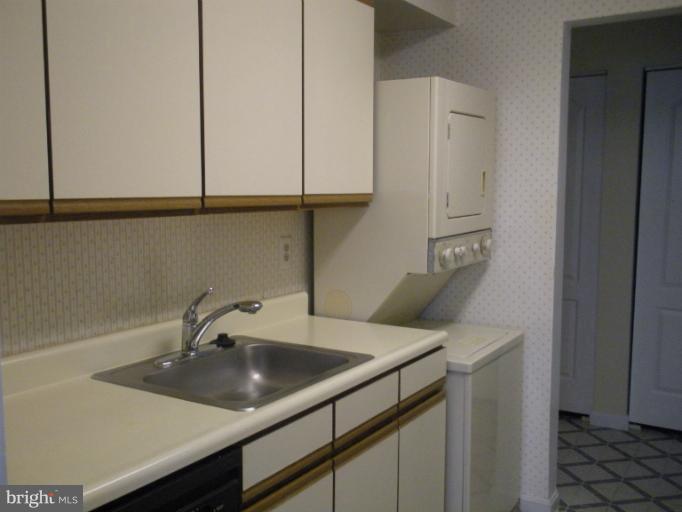 8348 Montgomery Run Road, Unit F Ellicott City, MD 21043 - Photo 10 of 20 Kitchen
