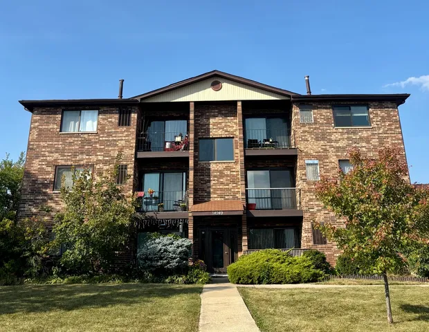 $1,900 | 14949 Lake View Drive, Unit 204, Orland Park, IL 60462