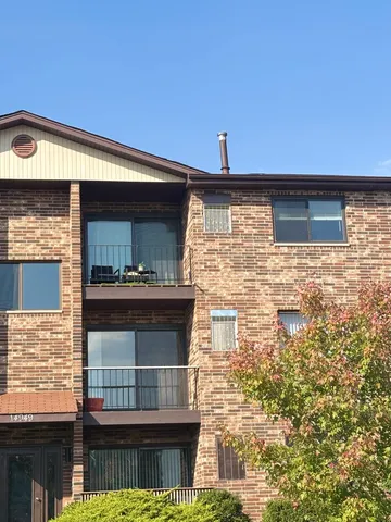 $1,900 | 14949 Lake View Drive, Unit 204, Orland Park, IL 60462