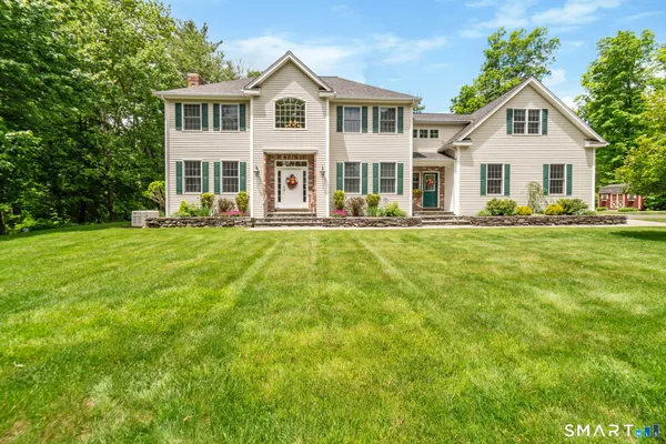$799,900 | 117 Chippenwood Lane, Bristol, CT 06010