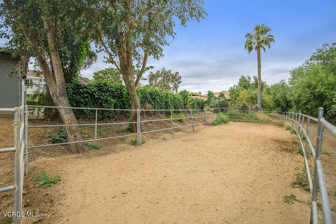 538 Valley Gate Road Simi Valley, CA 93065 - Photo 43 of 52 538 Valley Gate Rd Simi Valley-small-060