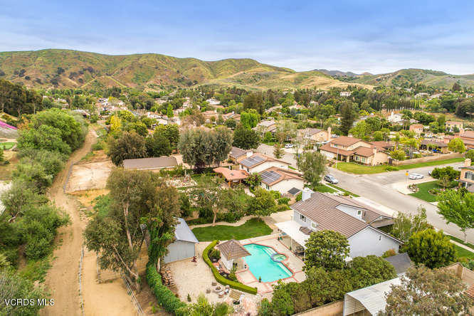 538 Valley Gate Road Simi Valley, CA 93065 - Photo 49 of 52 538 Valley Gate Rd Simi Valley-small-067