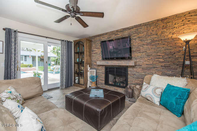 538 Valley Gate Road Simi Valley, CA 93065 - Photo 6 of 52 538 Valley Gate Rd Simi Valley-small-013