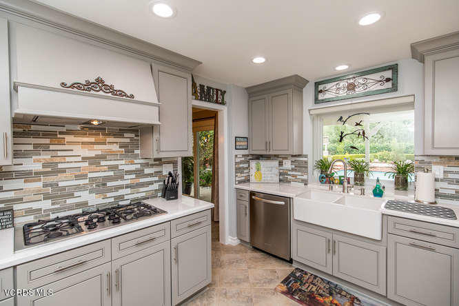 538 Valley Gate Road Simi Valley, CA 93065 - Photo 10 of 52 538 Valley Gate Rd Simi Valley-small-019