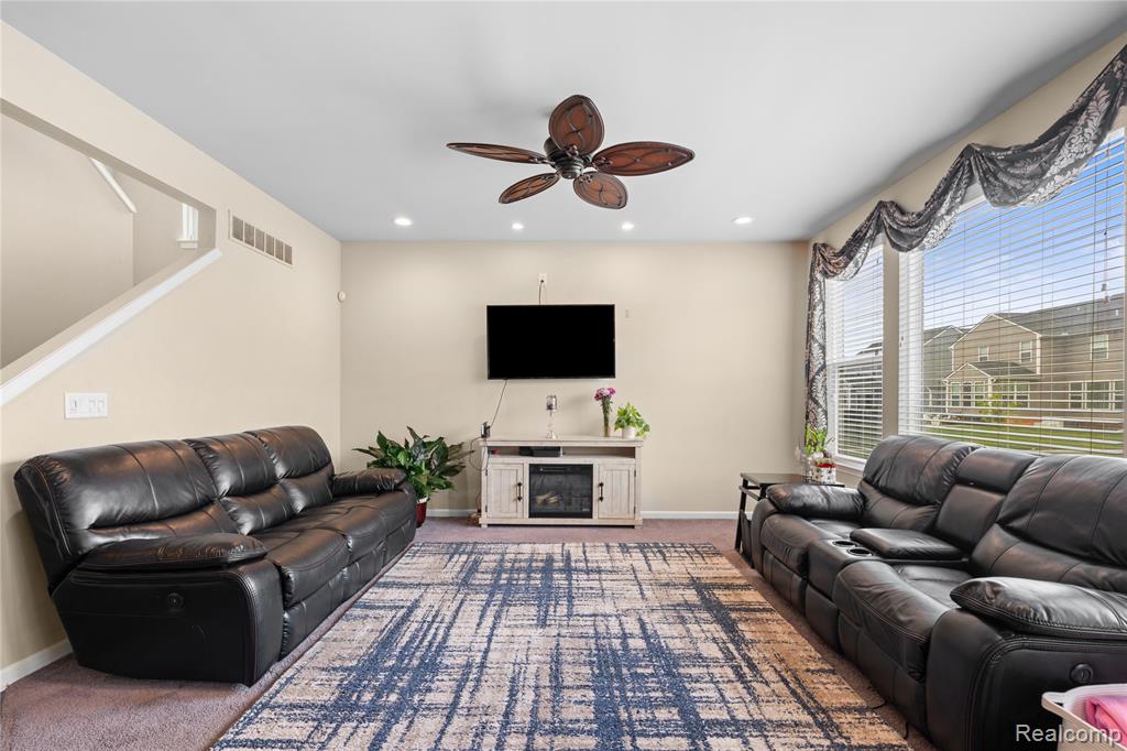 3181 Curtis Road Wixom, MI 48393 - Photo 6 of 21