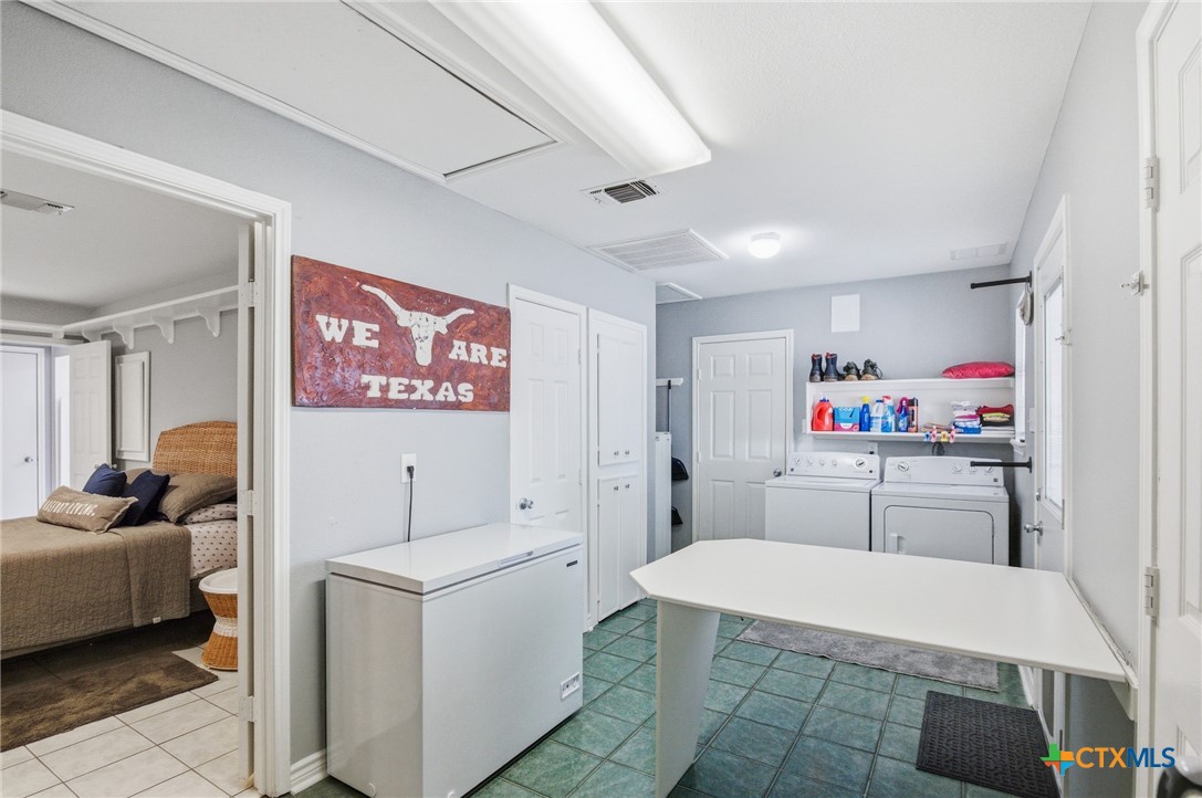77 Carrie Street Port O'Connor, TX 77982 - Photo 23 of 32 a room with furniture a washer and dryer