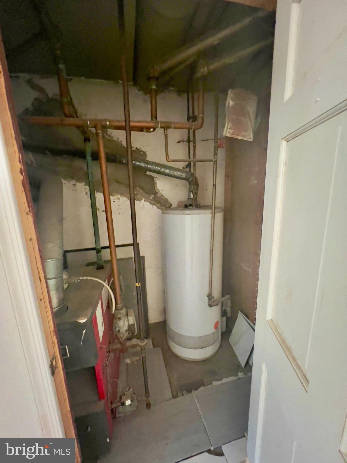 124 West Spencer Street Philadelphia, PA 19120 - Photo 25 of 34 a bathroom with a sink and toilet