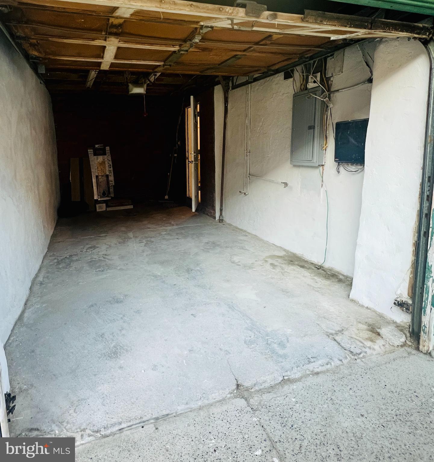 124 West Spencer Street Philadelphia, PA 19120 - Photo 30 of 34 a view of a car garage