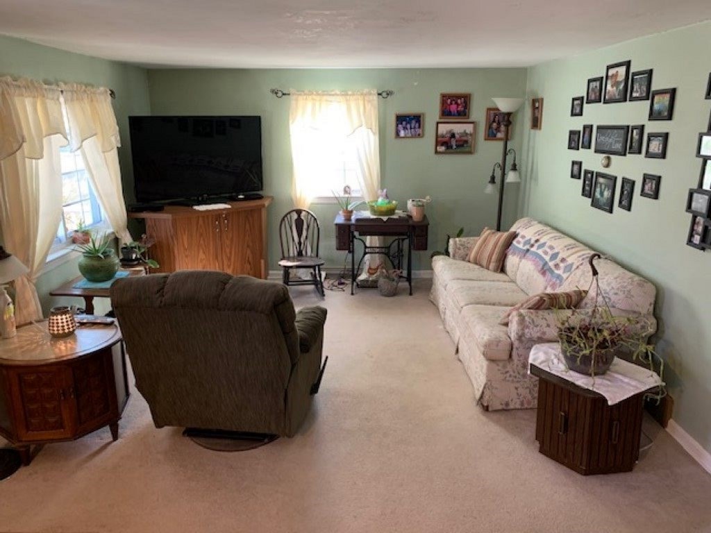308 Walnut Court St. Louis, MI 48880 - Photo 4 of 20 1885570-3.JPG