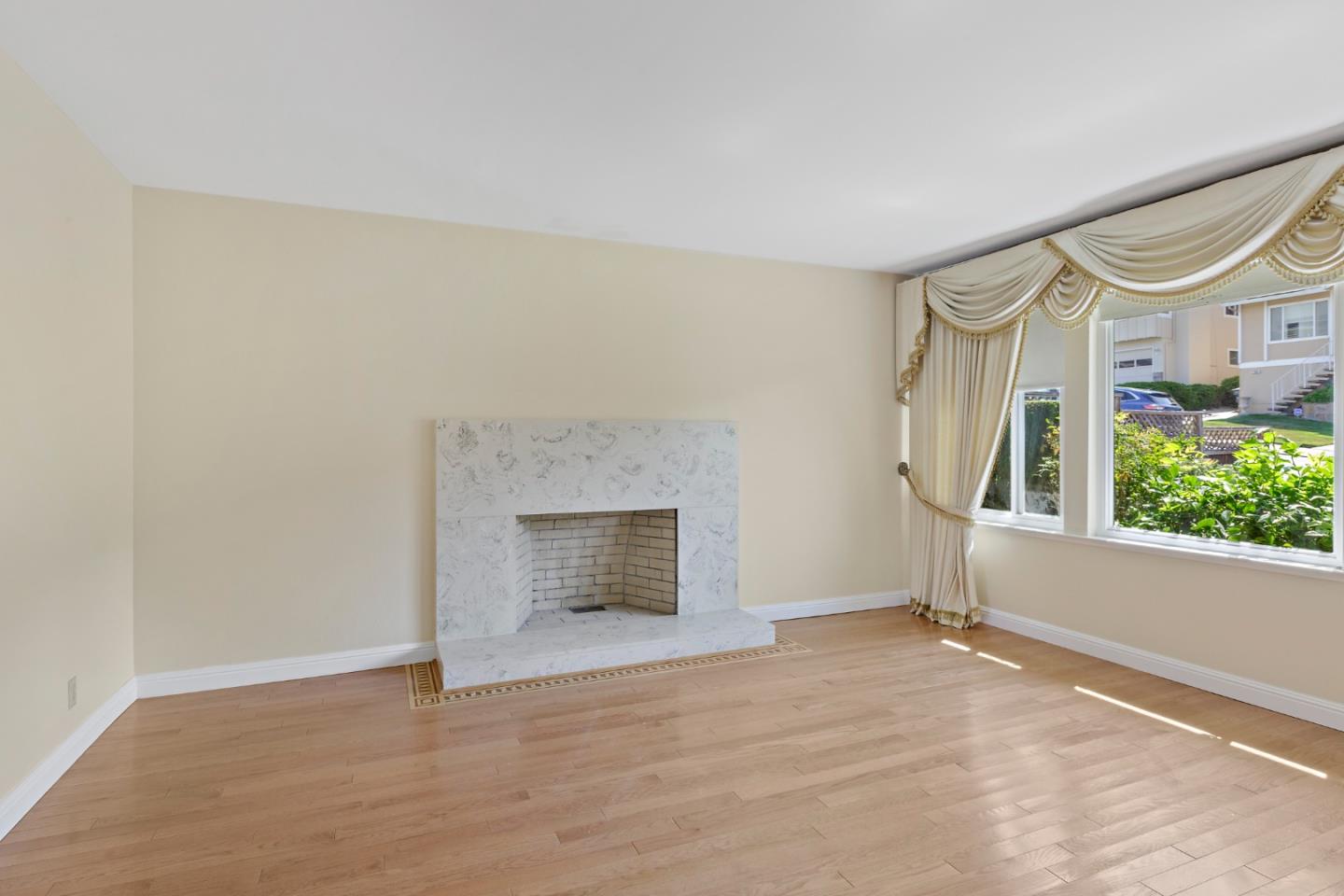 750 Clearfield Drive Millbrae, CA 94030 - Photo 6 of 35