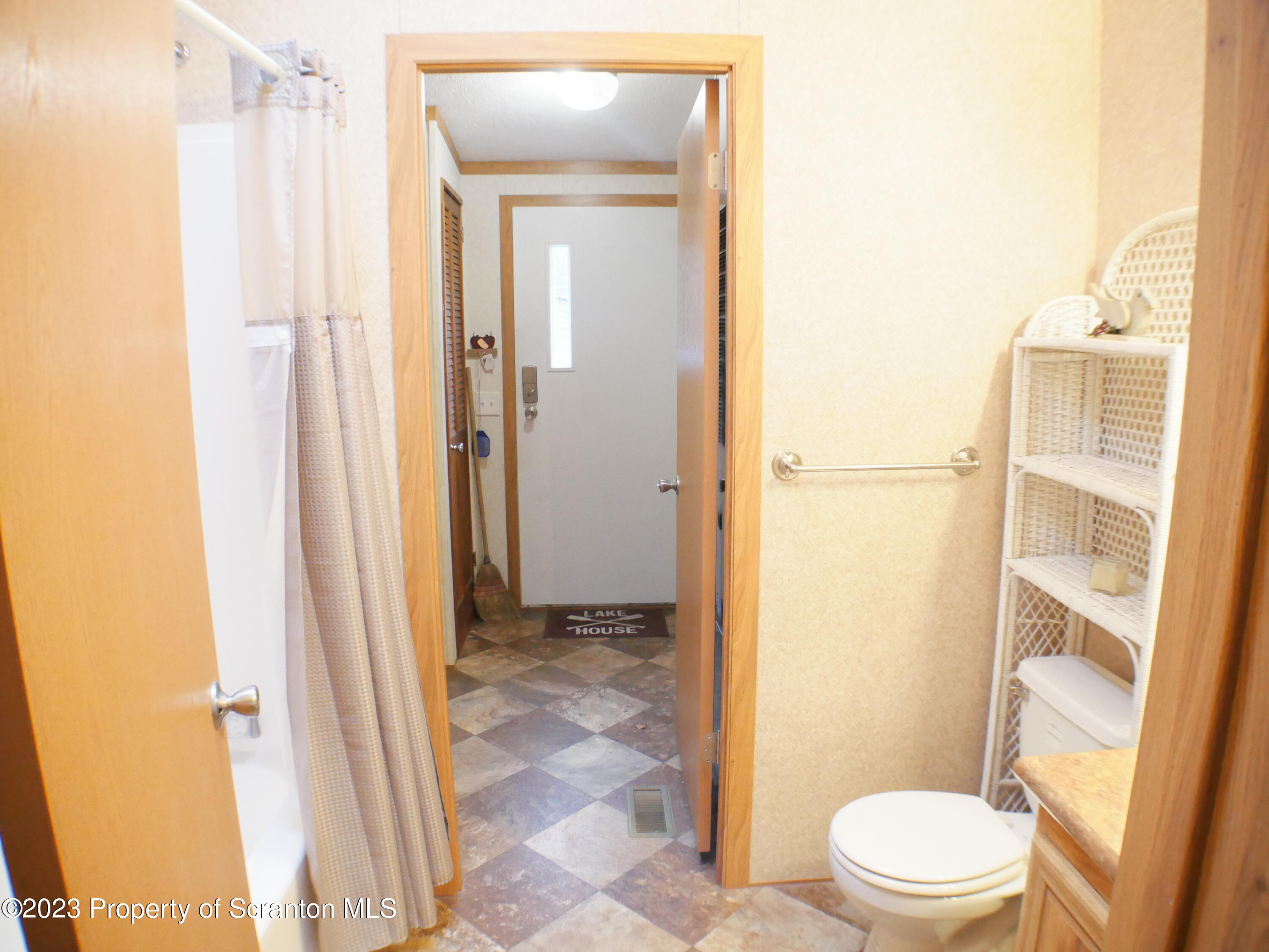 175 South Lk Road Montrose, PA 18801 - Photo 17 of 34 Full Bathroom