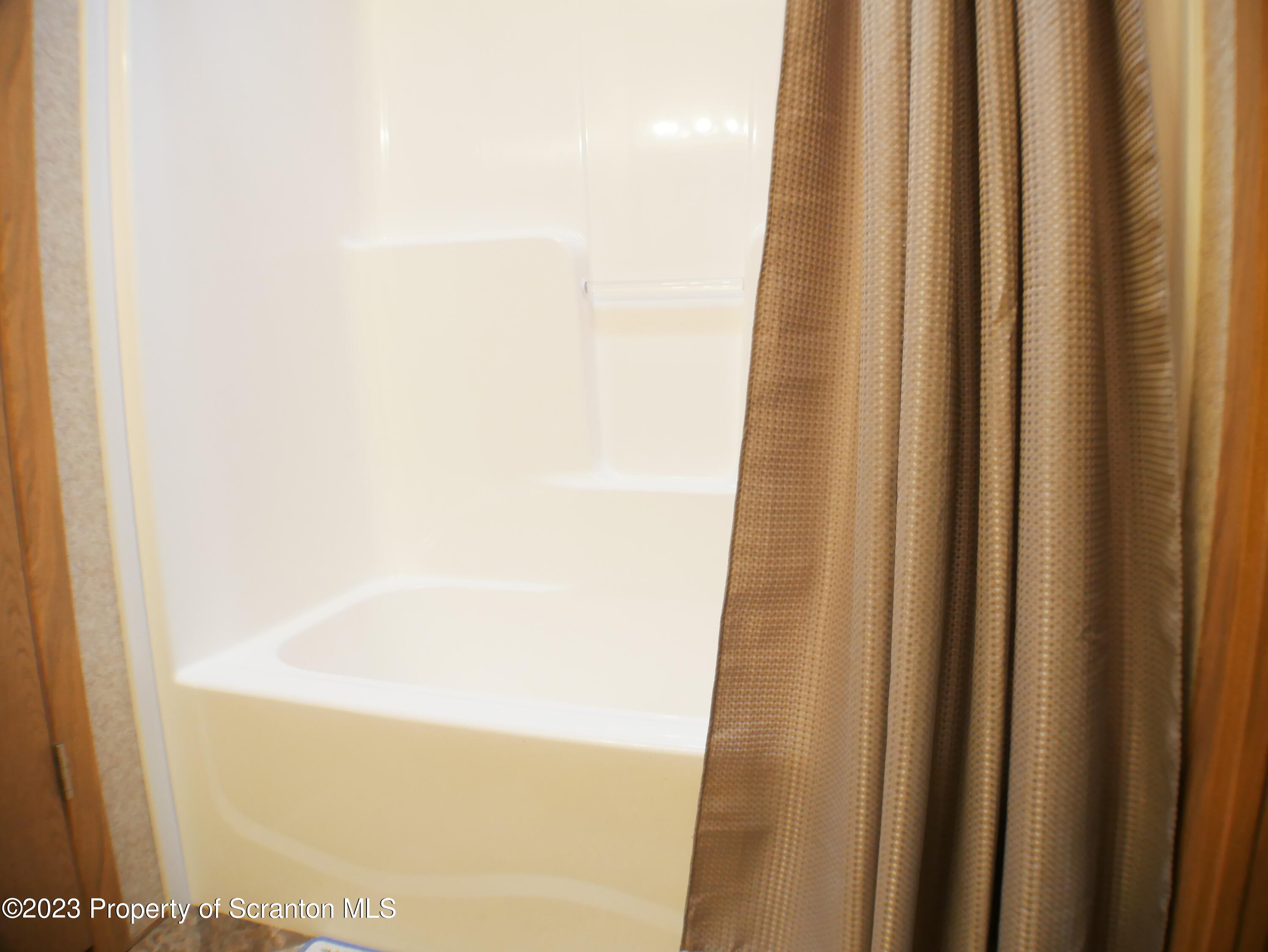 175 South Lk Road Montrose, PA 18801 - Photo 19 of 34 Full Bathroom