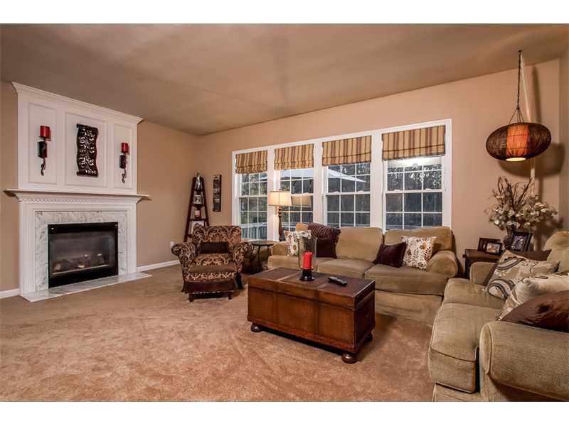 155 Castle Rocks Road Warwick, RI 02886 - Photo 5 of 25 Den/Family/Great Room.