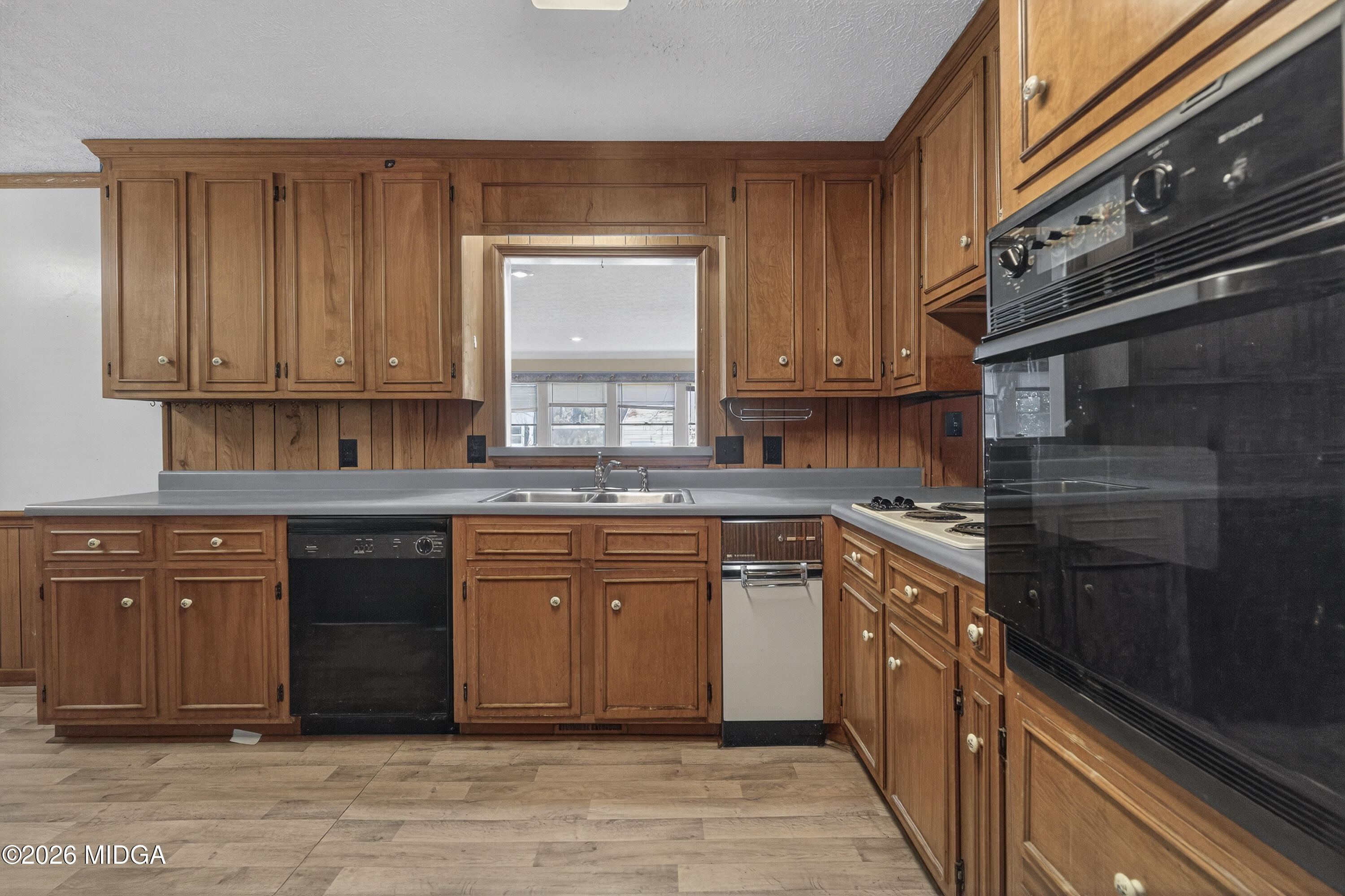 1775 Lower Hartley Bridge Road Byron, GA 31008 - Photo 19 of 51 a kitchen with stainless steel appliances granite countertop a stove a sink and a microwave