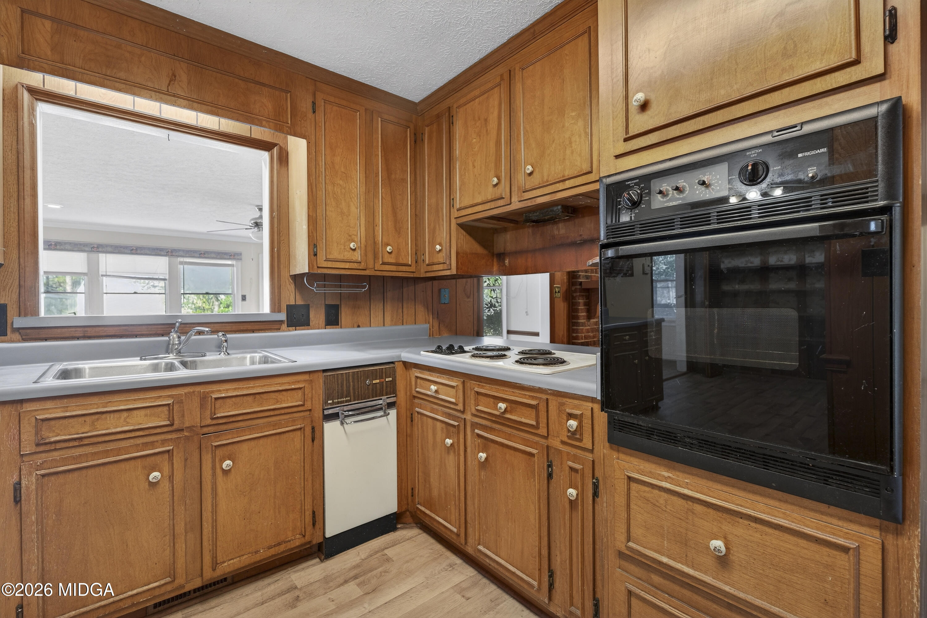 1775 Lower Hartley Bridge Road Byron, GA 31008 - Photo 20 of 51 a kitchen with stainless steel appliances granite countertop a stove and a microwave