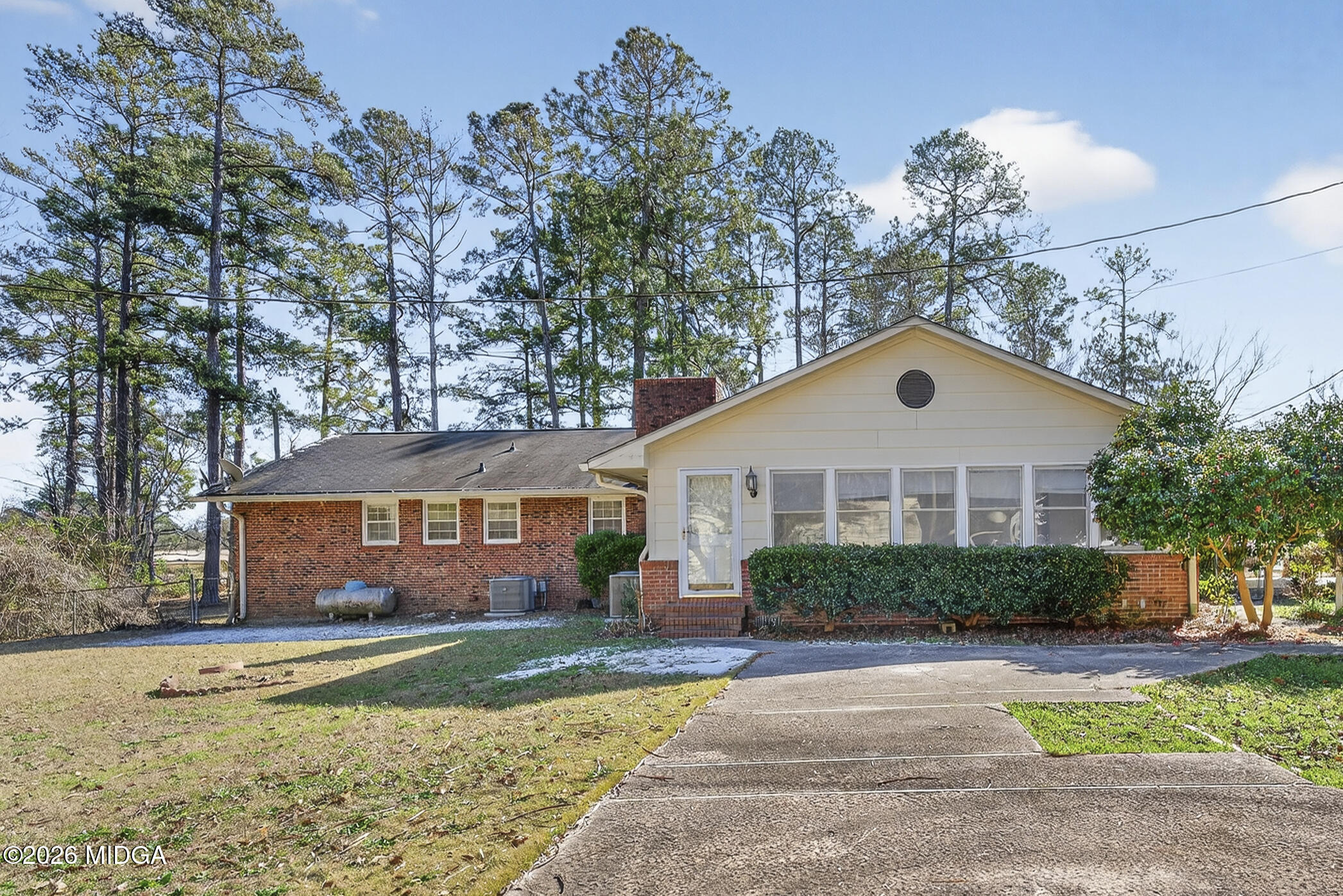 1775 Lower Hartley Bridge Road Byron, GA 31008 - Photo 48 of 51 a front view of a house with garden