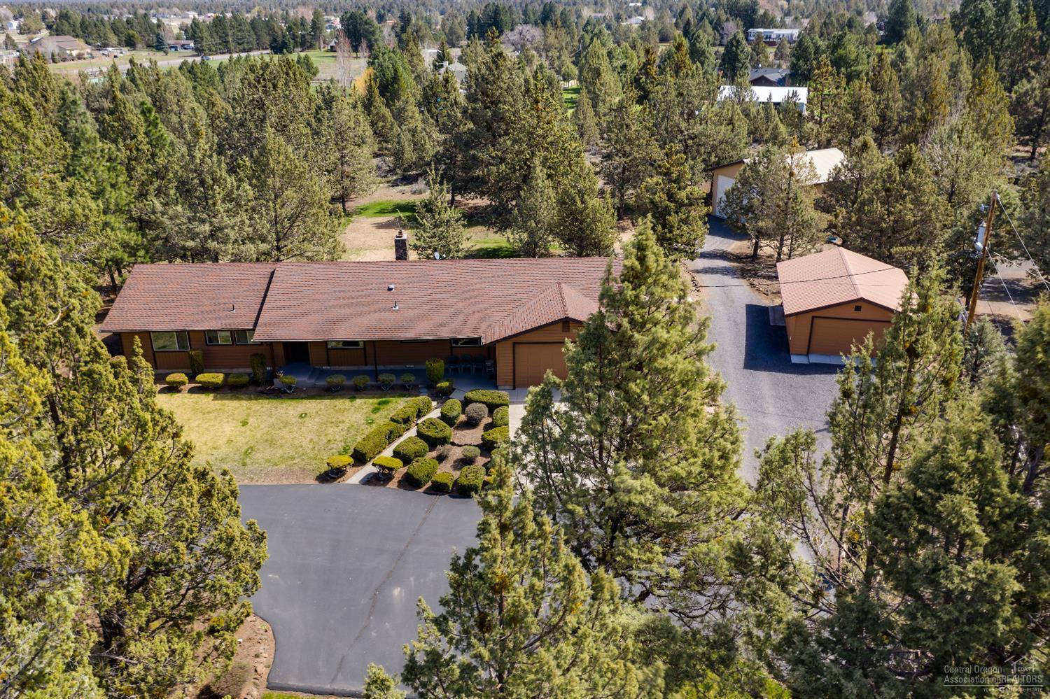 63236 Overtree Road Bend, OR 97701 - Photo 5 of 23 Gallery Image 5