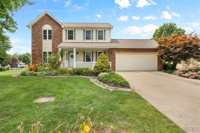 $329,900 | 1014 Daniel Drive, Maryville, IL 62062