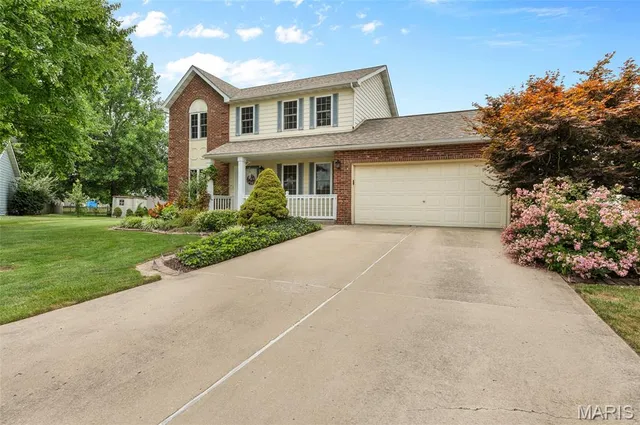 $329,900 | 1014 Daniel Drive, Maryville, IL 62062